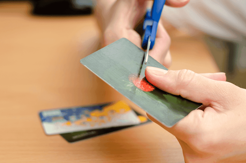 Taksitli borç varken kredi kartı kapatılır mı?